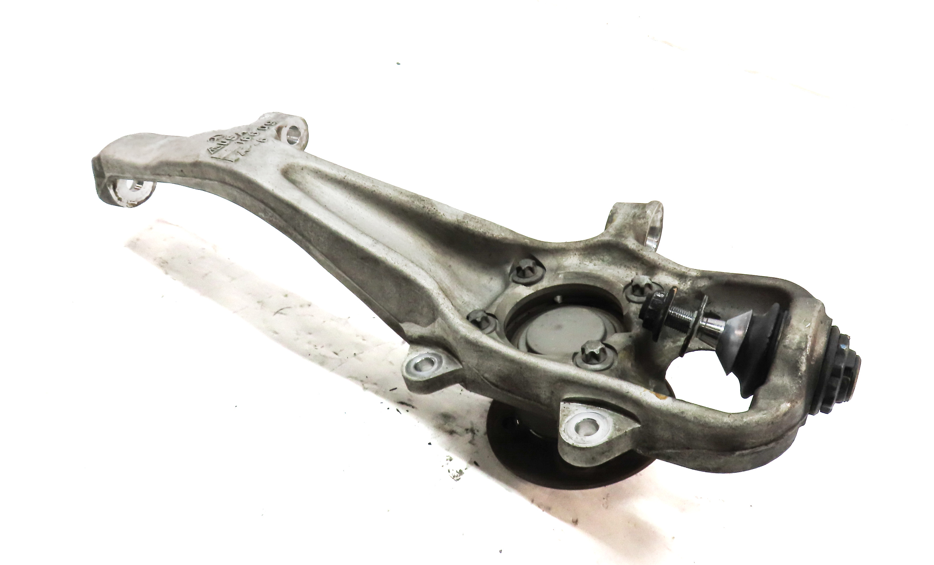 12-19 MERCEDES GL350 GL550 ML350 ML550 (W166 X166) LEFT FRONT SPINDLE KNUCKLE — exact item pictured